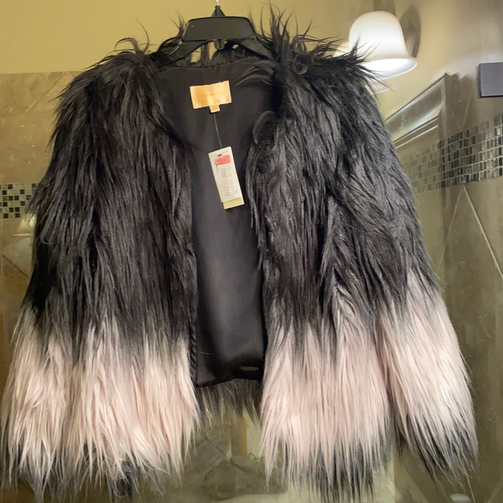 Cute jacket. Never worn. Size Small